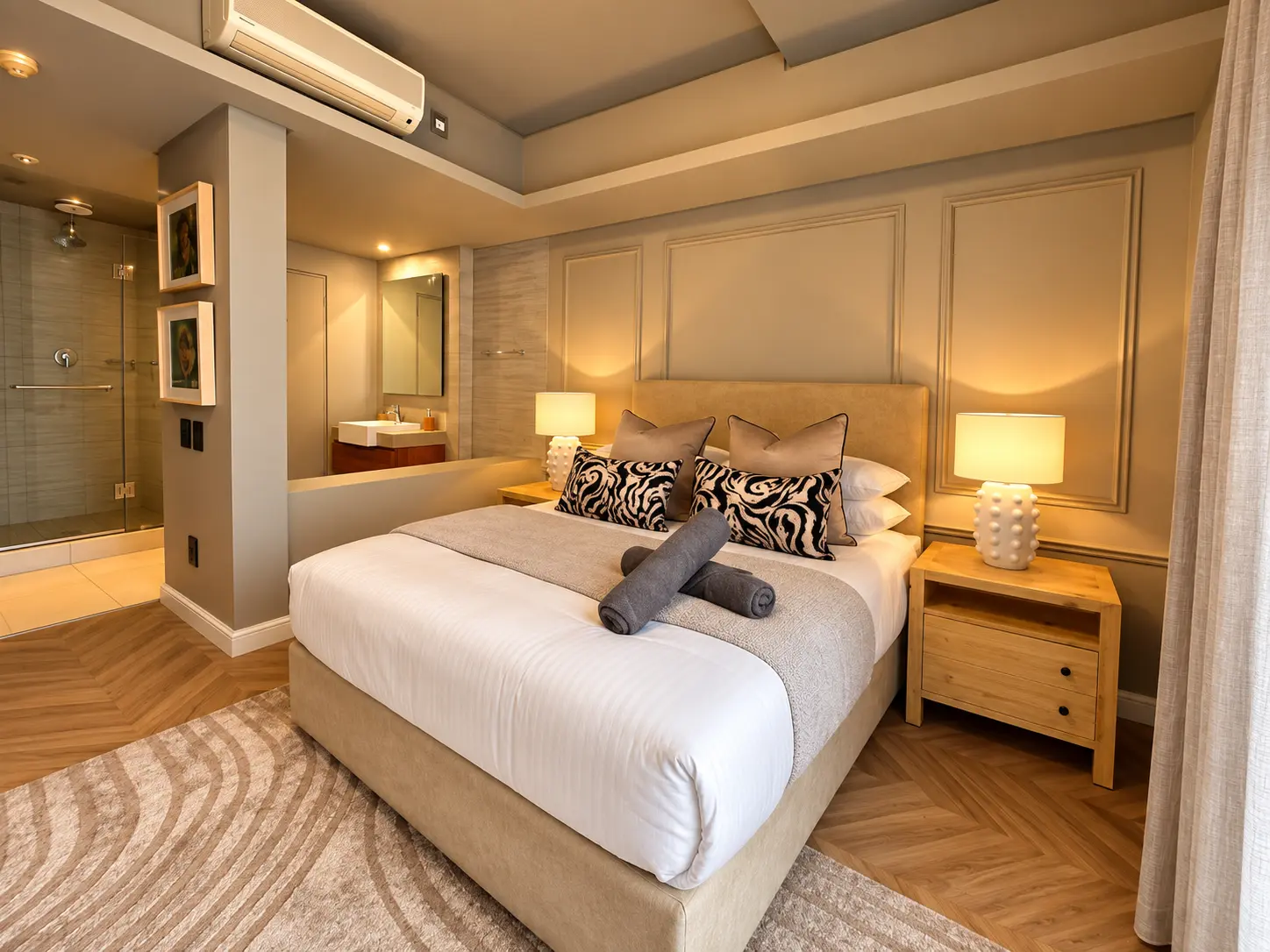 The king bedroom of the Harbour Bridge apartment with its en-suite shower