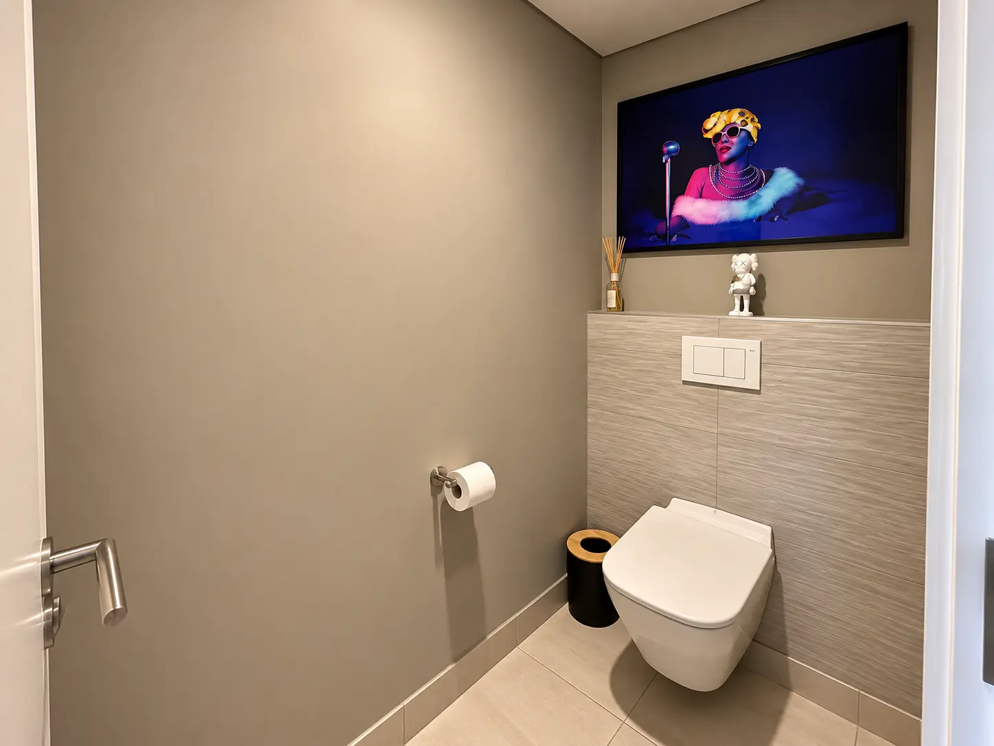 Separate guest toilet with colourful framed artwork